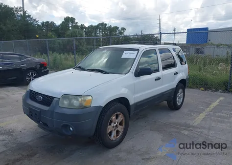2005 Ford Escape Xlt z USA, uszkodzony, nr VIN 1FMYU031X5KB23968